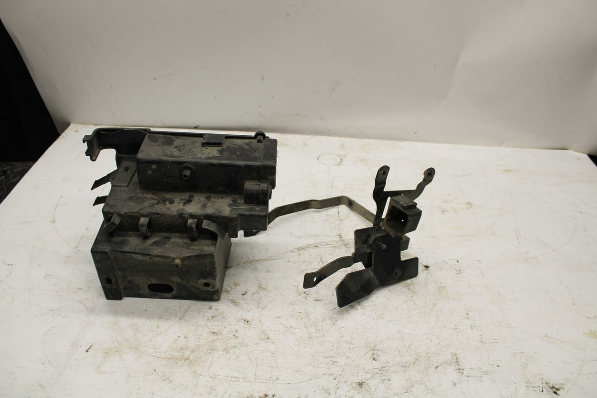 06 HONDA SHADOW 750 VT750C BATTERY TRAY BOX HOLDER BB352