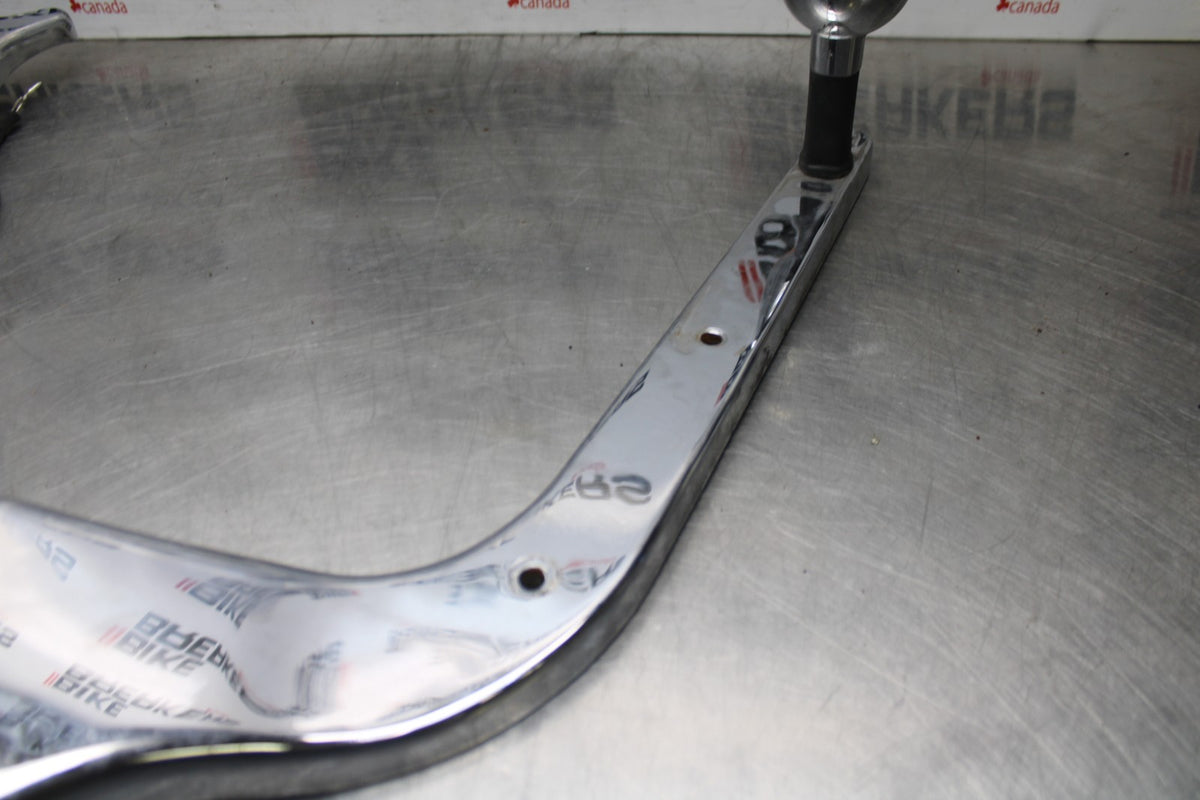 02 KAWASAKI VULCAN 800 VN800B CLASSIC REAR PASSENGER FENDER GRAB RAIL BB862