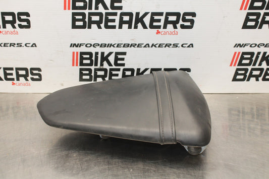 17-18 YAMAHA YZF R3 REAR BACK PASSENGER TANDEM SEAT PAD SADDLE PILLION BB813