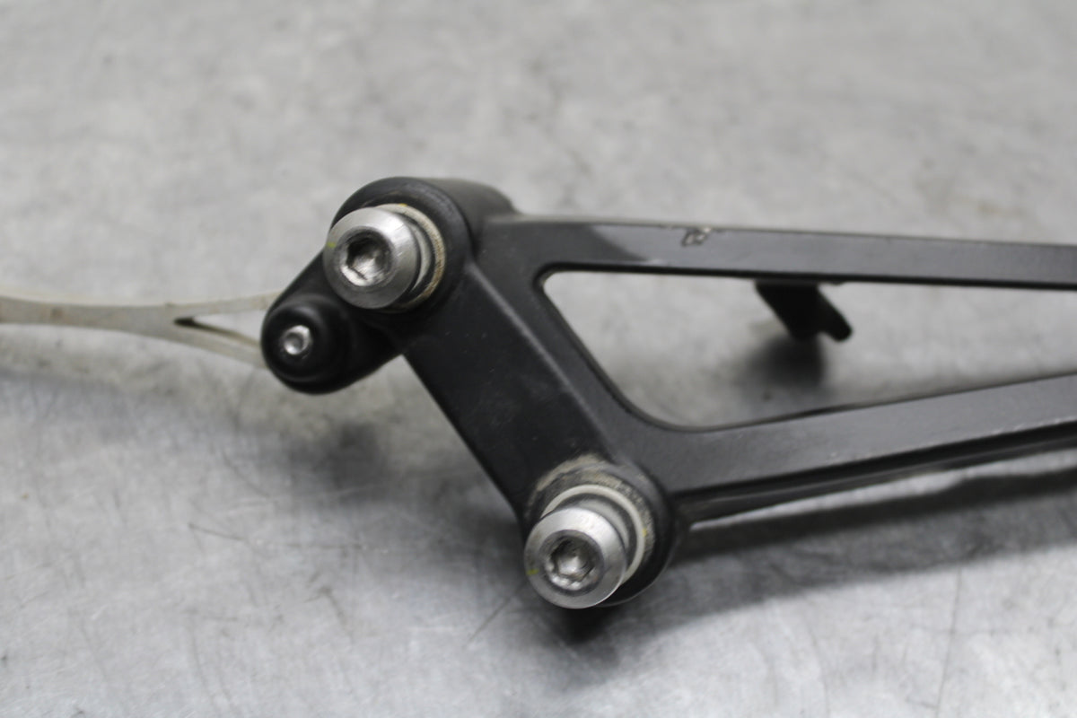 09-14 YAMAHA YZF R1 RIGHT REAR BACK PASSENGER PEG BB118