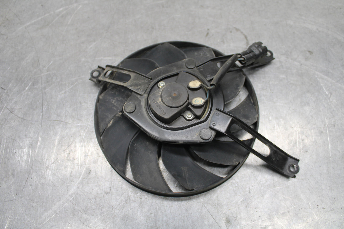 17-21 HONDA CBR1000RR SP RIGHT ENGINE RADIATOR COOLING FAN MOTOR BB681