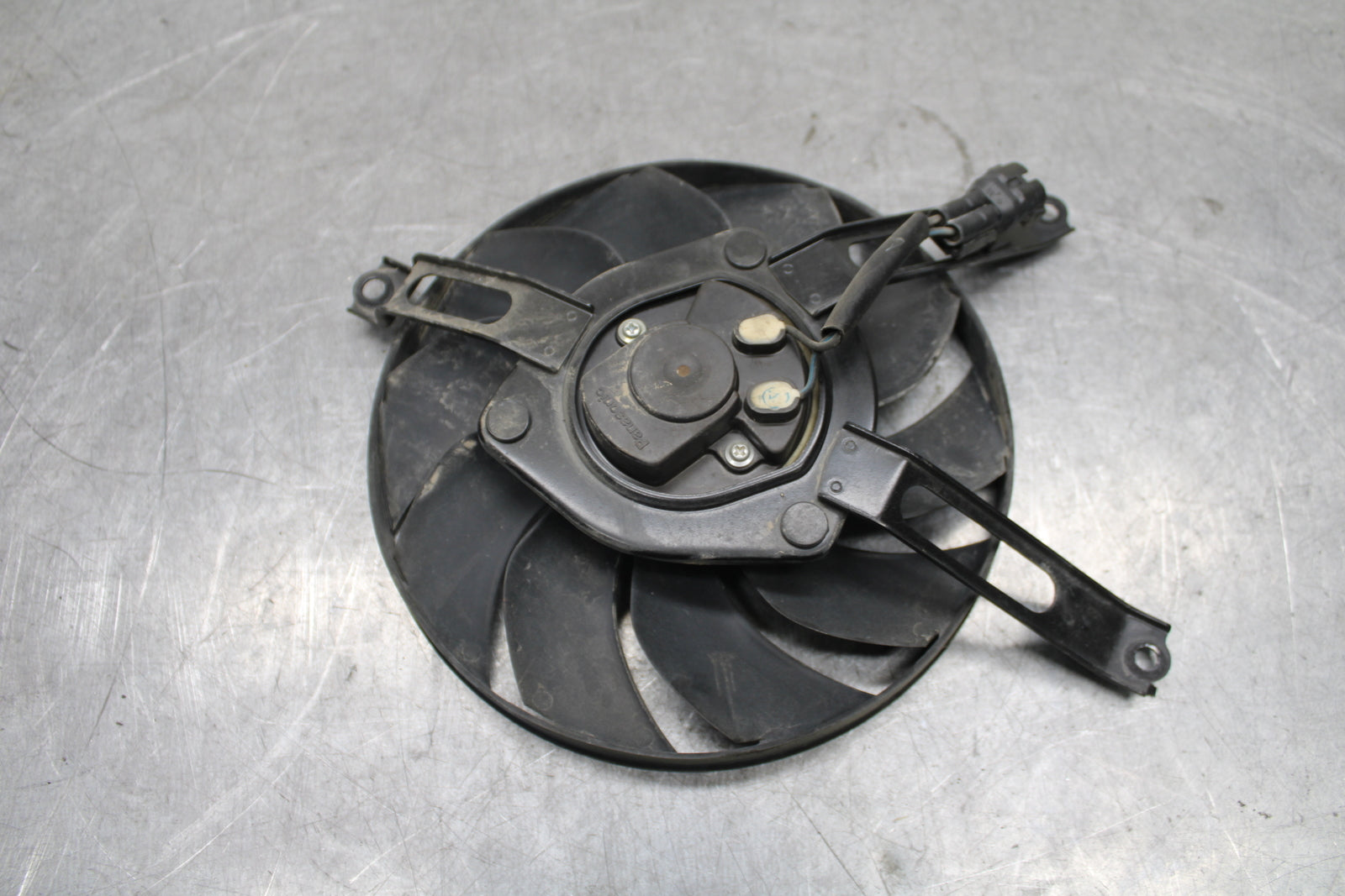 17-21 HONDA CBR1000RR SP RIGHT ENGINE RADIATOR COOLING FAN MOTOR BB681