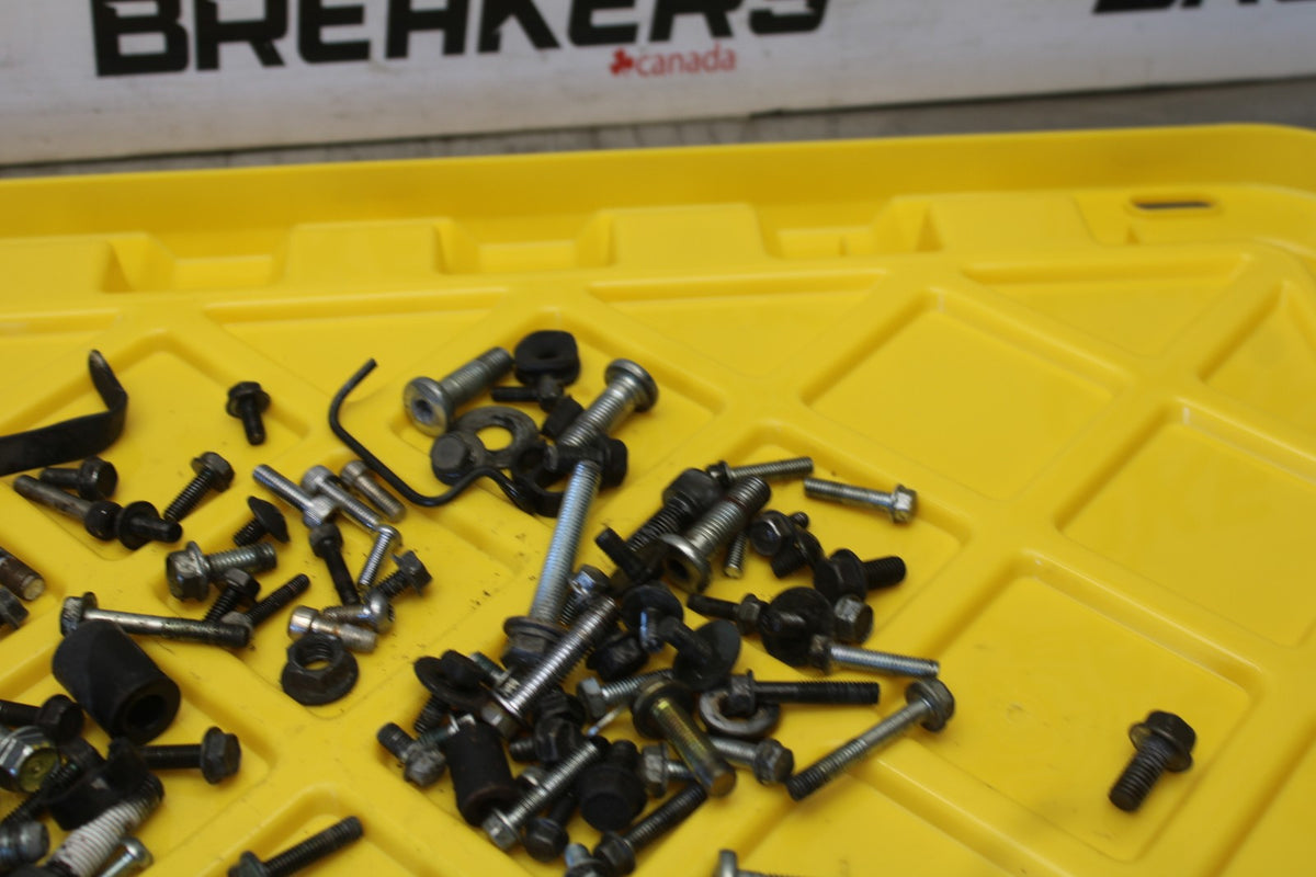 02 KAWASAKI VULCAN 800 VN800B CLASSIC MOUNTING BOLTS HARDWARE BB862