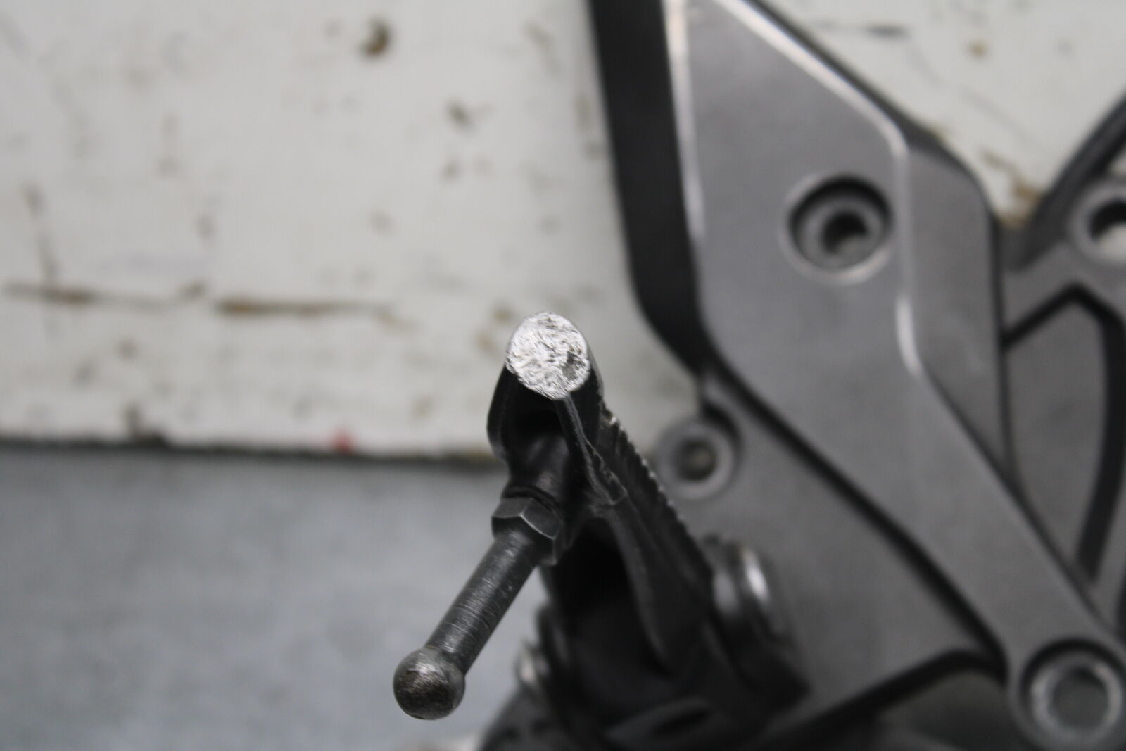 12-13 KAWASAKI Z1000 RIGHT REARSET REAR SET DRIVER FOOT PEG REST STOP BB743