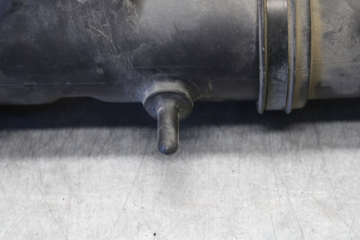 05-06 YAMAHA ROYAL STAR AIR INTAKE DUCT BB697