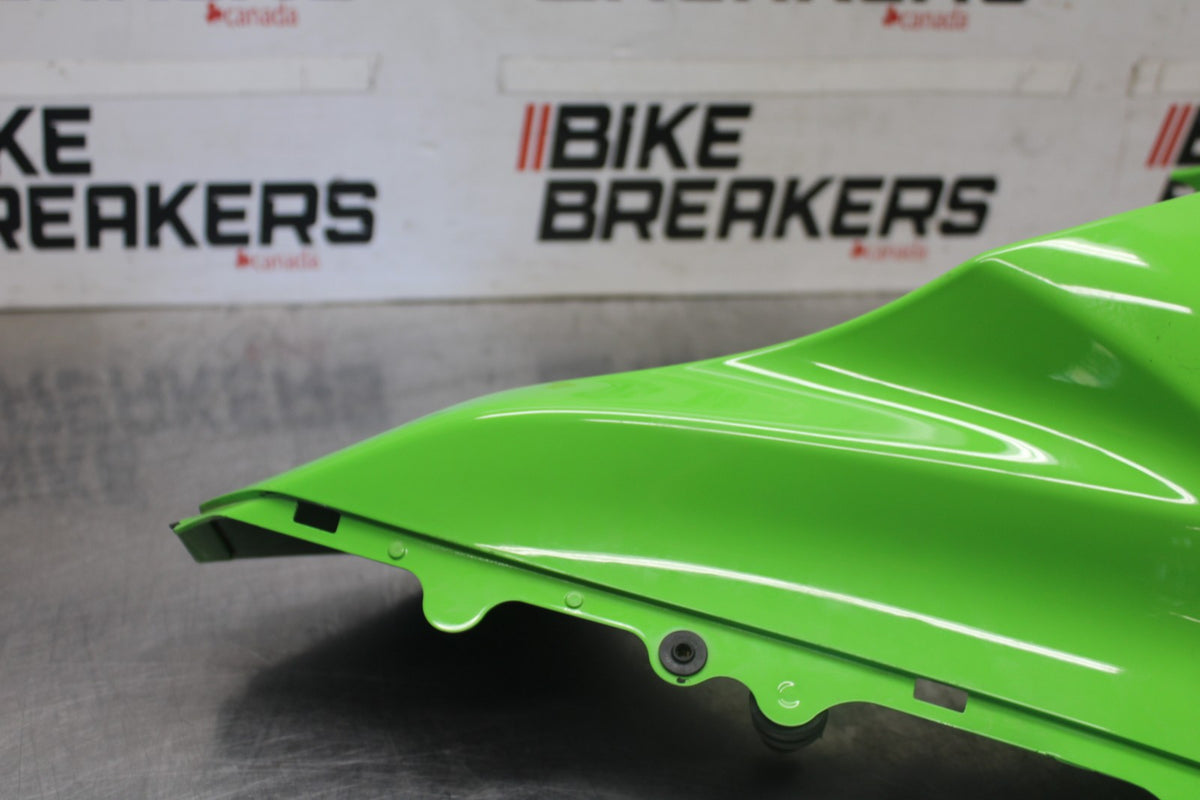 04-05 KAWASAKI NINJA ZX10R RIGHT FRONT UPPER MID SIDE FAIRING COWL PLASTIC BB931