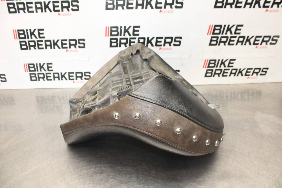 08 YAMAHA V STAR 1100 XVS1100AW CLASSIC FRONT DRIVERS SEAT BB916