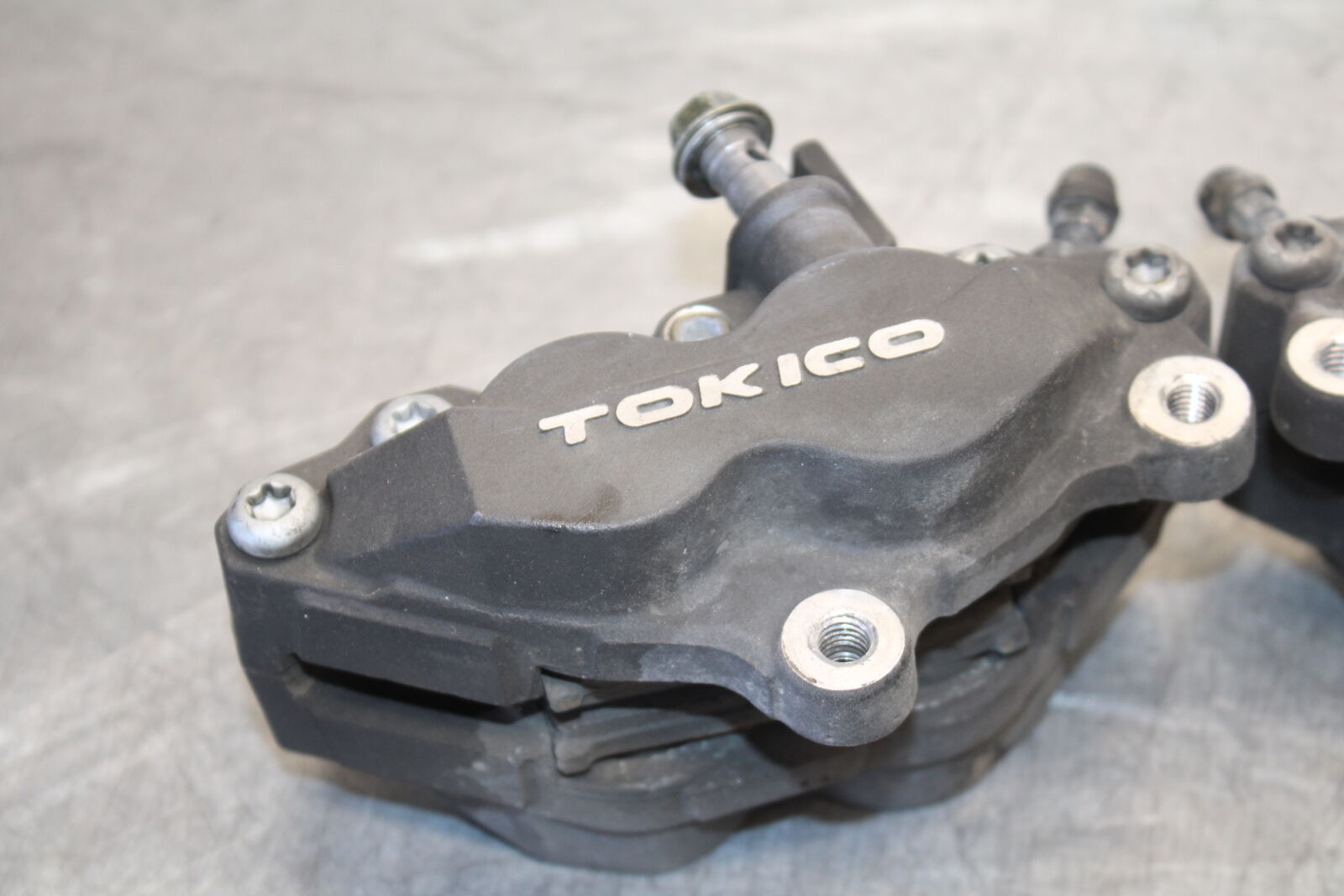03-07 SUZUKI SV1000S RIGHT LEFT FRONT BRAKE CALIPER SET PAIR CALIPERS BB657