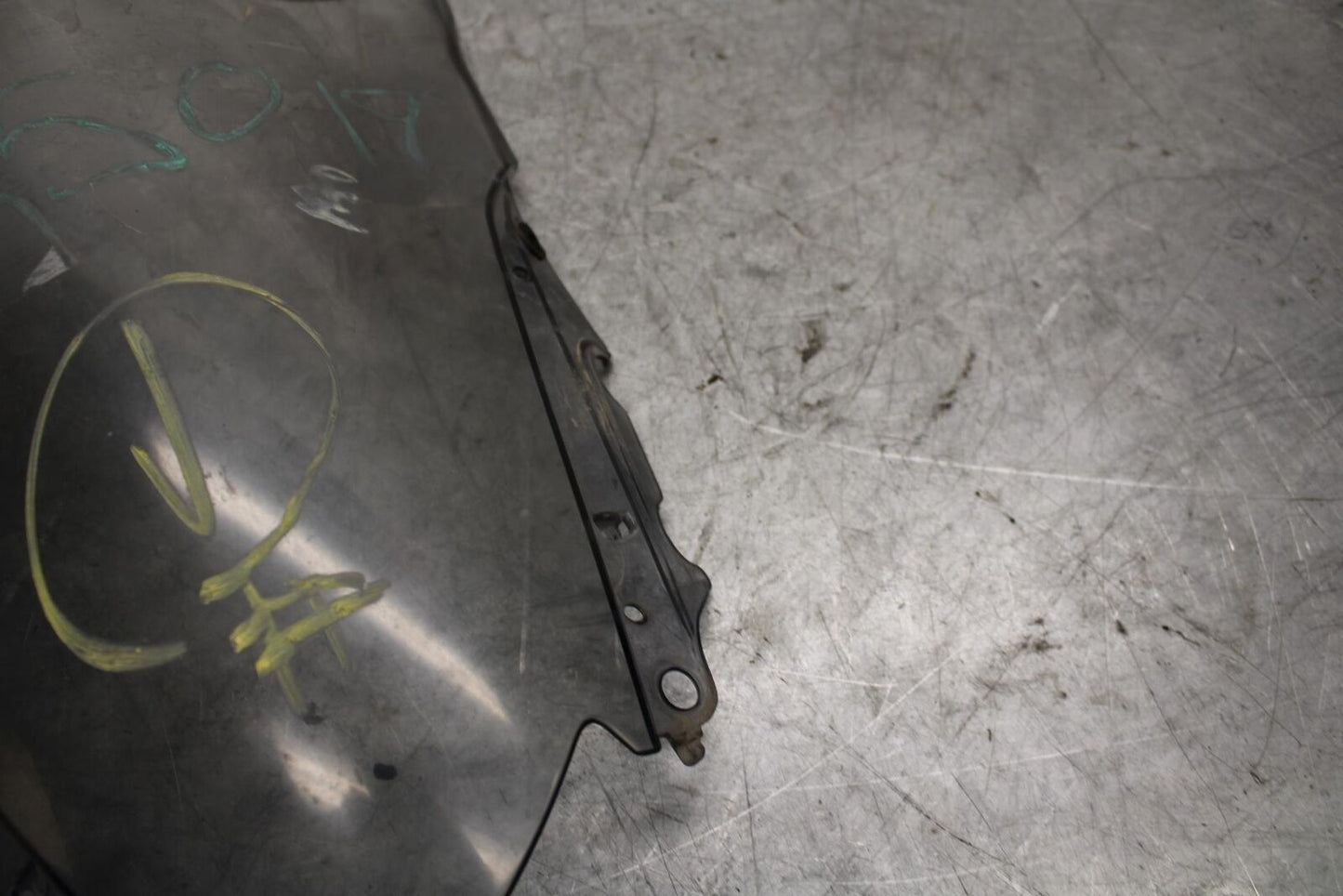 2015 Yamaha YZF R3 FRONT WINDSHIELD WINDSCREEN  1WD-F8381-00-00 BB526