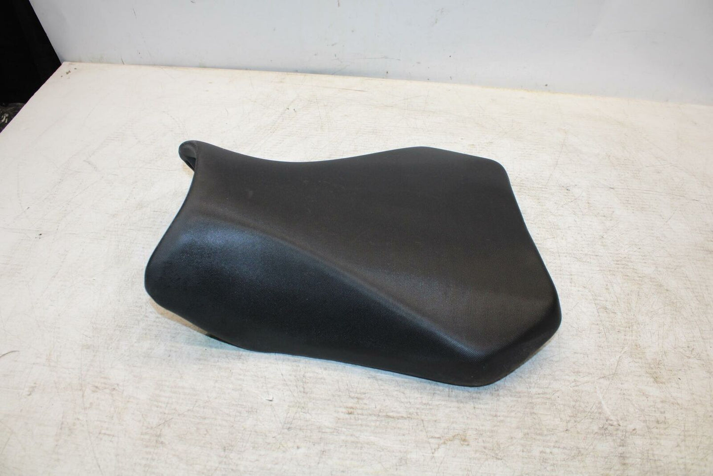 11-19 SUZUKI GSXR600 FRONT DRIVERS SEAT PAD SADDLE PILLION BB371