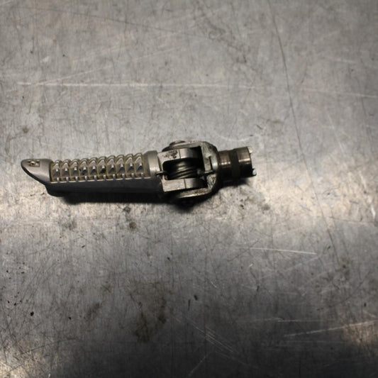 2002 Suzuki GSXR1000 LEFT FRONT FOOT REST PEG STEP 43526-35F00 BB73