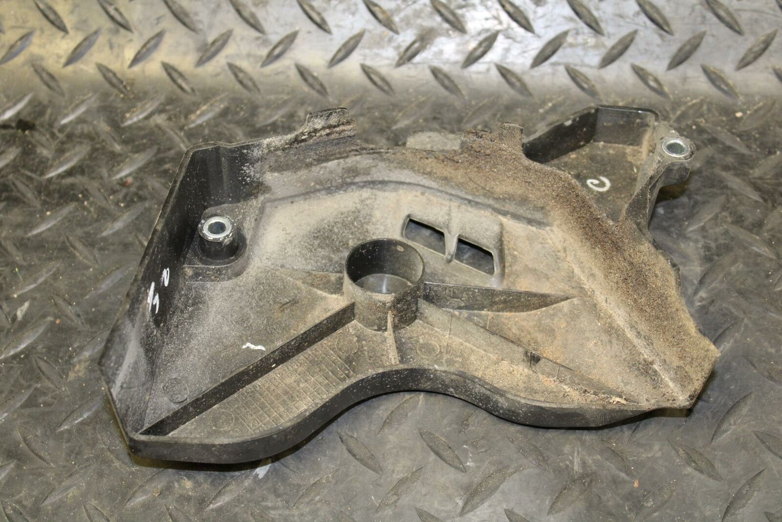 19 YAMAHA YZF R3 ENGINE SPROCKET COVER BB177