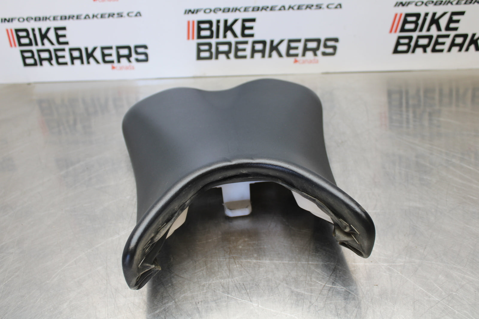09-15 YAMAHA FZ6R FRONT DRIVERS SEAT PAD SADDLE PILLION BB161