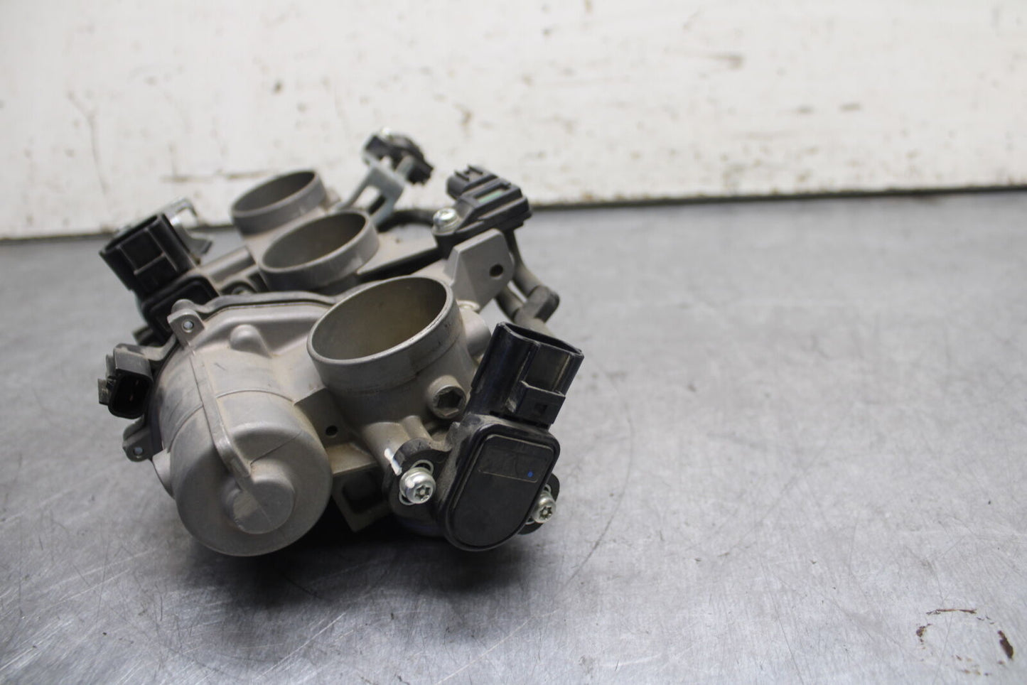 14-17 YAMAHA FZ09 MAIN FUEL INJECTORS / THROTTLE BODIES BB111