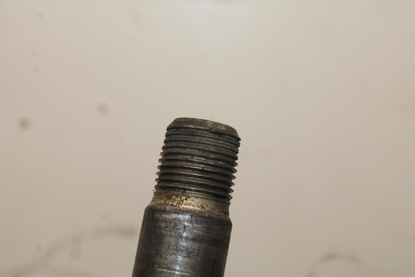 2004 Honda CBR600F4i REAR AXLE BACK WHEEL RIM BOLT AXEL 42301-MAS-000 BB606
