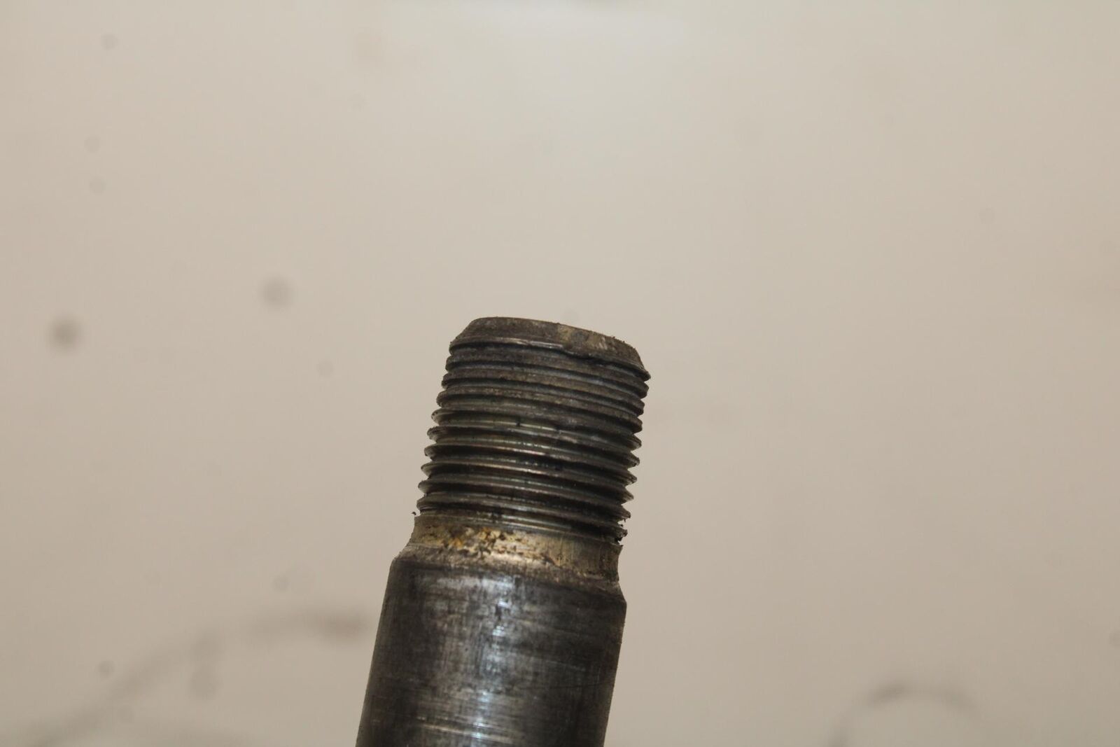 2004 Honda CBR600F4i REAR AXLE BACK WHEEL RIM BOLT AXEL 42301-MAS-000 BB606