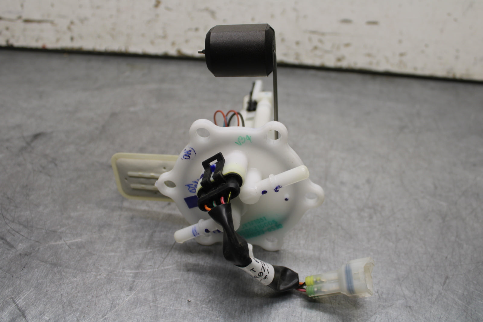 17-24 KTM 390 DUKE FUEL PUMP GAS PETROL SENDER UNIT BB734