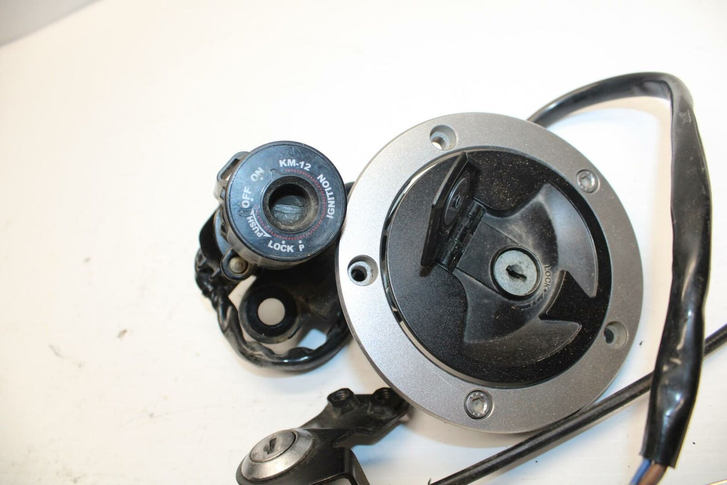 11-12 KAWASAKI Z1000 IGNITION LOCK KEY SET W/ GAS CAP AND SEAT LOCK BB249