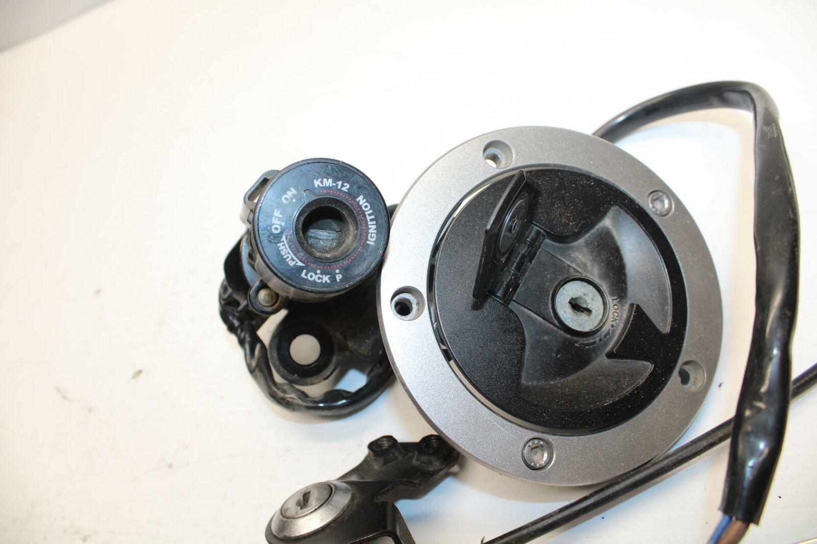 11-12 KAWASAKI Z1000 IGNITION LOCK KEY SET W/ GAS CAP AND SEAT LOCK BB249