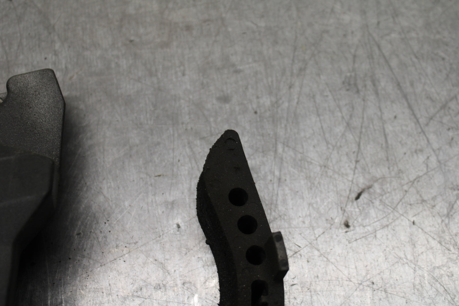 03-05 YAMAHA YZF R6  ENGINE SPROCKET COVER BB751