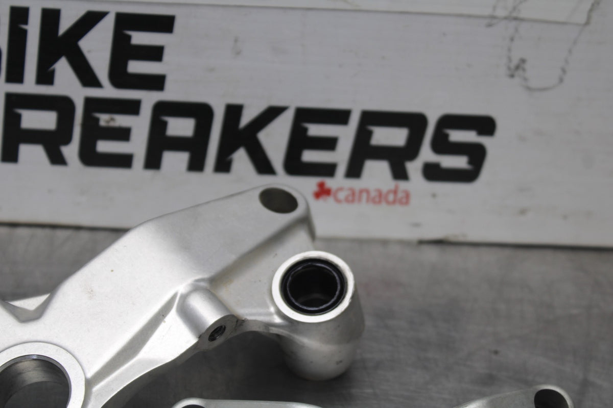 16 DUCATI 959 PANIGALE ENGINE/ FRAME MOUNT MOTOR BRACKET SET BB912