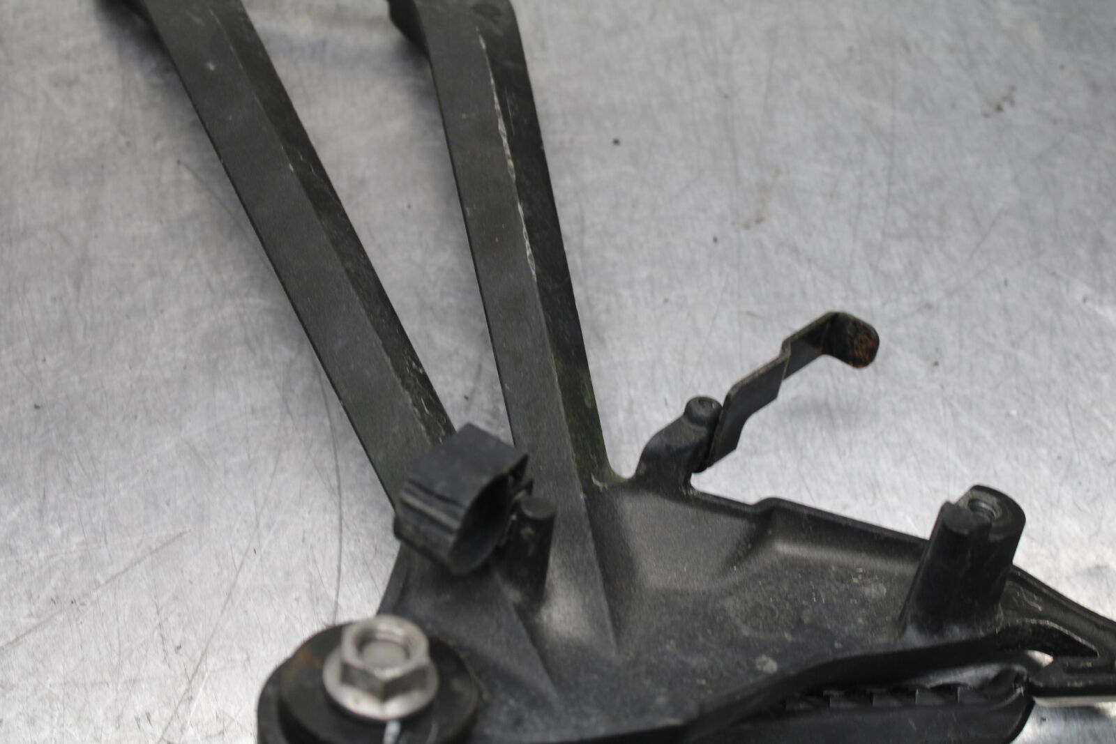 12-13 KAWASAKI Z1000 REAR BACK PASSENGER PEG SET PAIR BB743