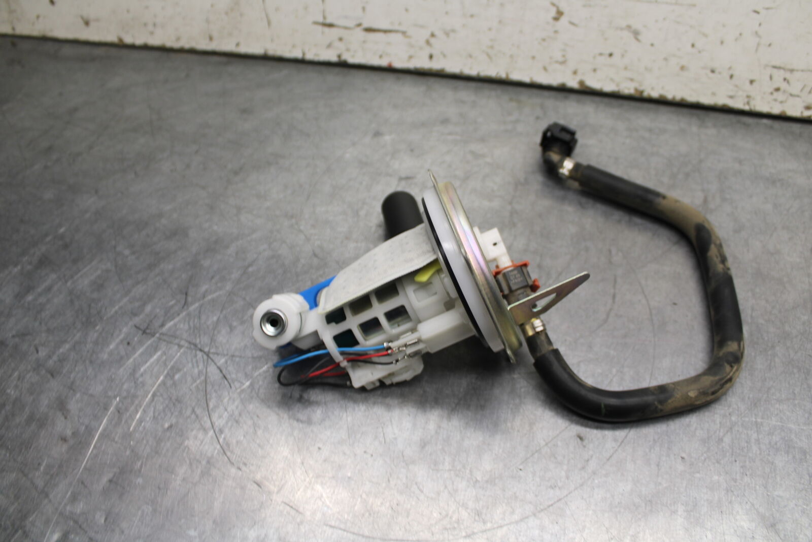19-24 YAMAHA R3 FUEL PUMP GAS PETROL SENDER UNIT BB736