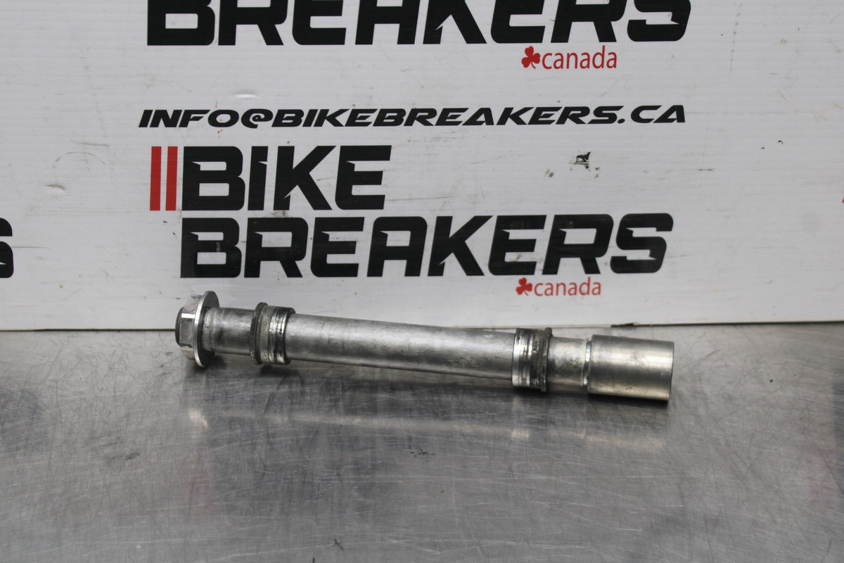 18 YAMAHA YZF R1  FRONT WHEEL RIM AXLE PIVOT BOLT BB838