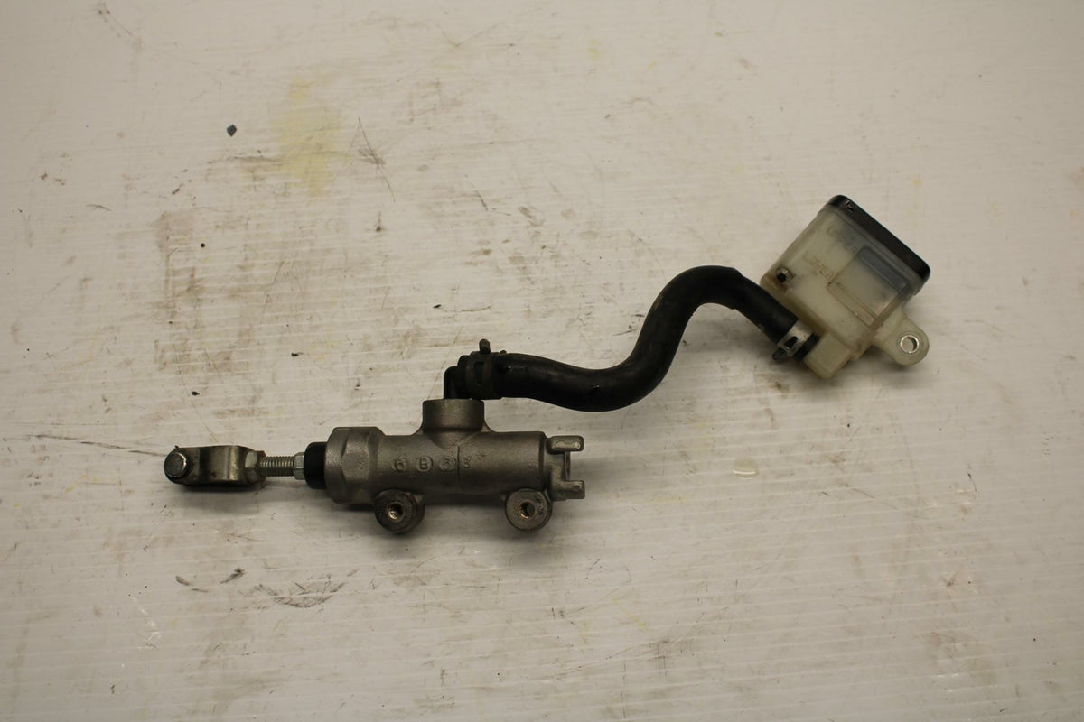 06-07 SUZUKI GSXR600 REAR BACK BRAKE MASTER CYLINDER W RESERVOIR BB245