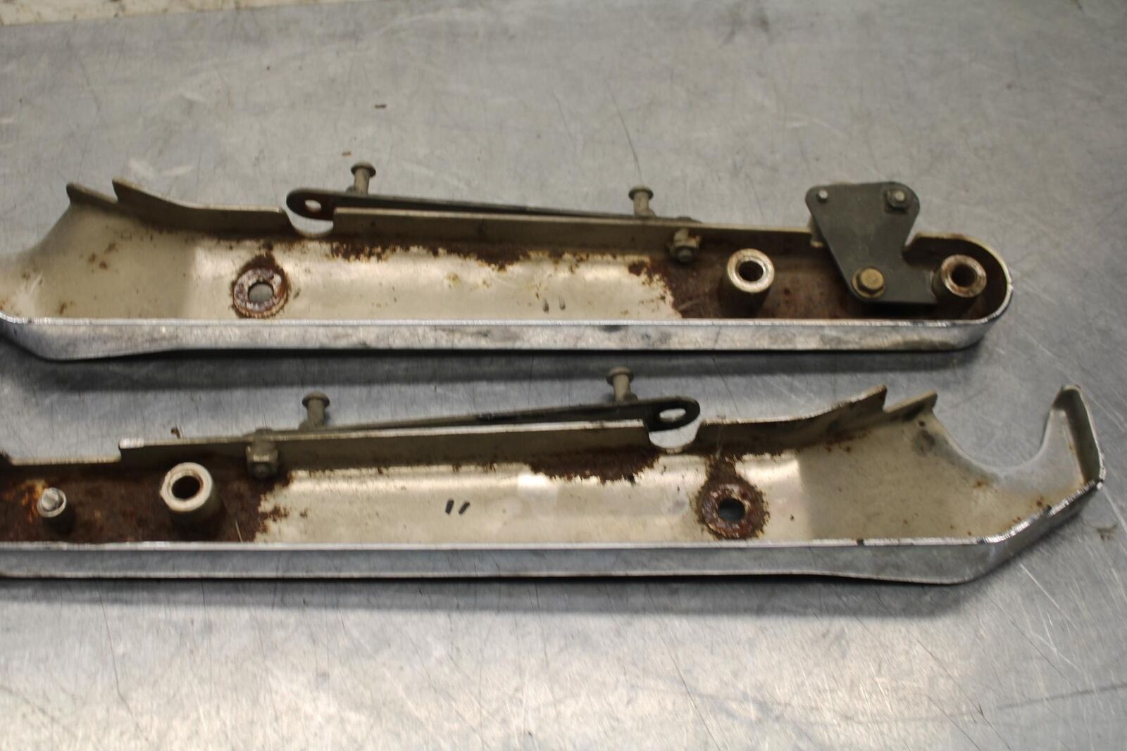 2005 Kawasaki Vulcan 1500 VN1500N Classic REAR BACK FENDER SUPPORT FRAME BB576