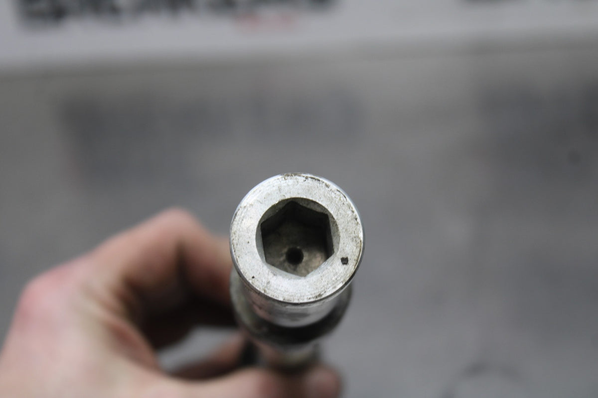 06 KAWASAKI NINJA 650 EX650 FRONT WHEEL RIM AXLE PIVOT BOLT BB823