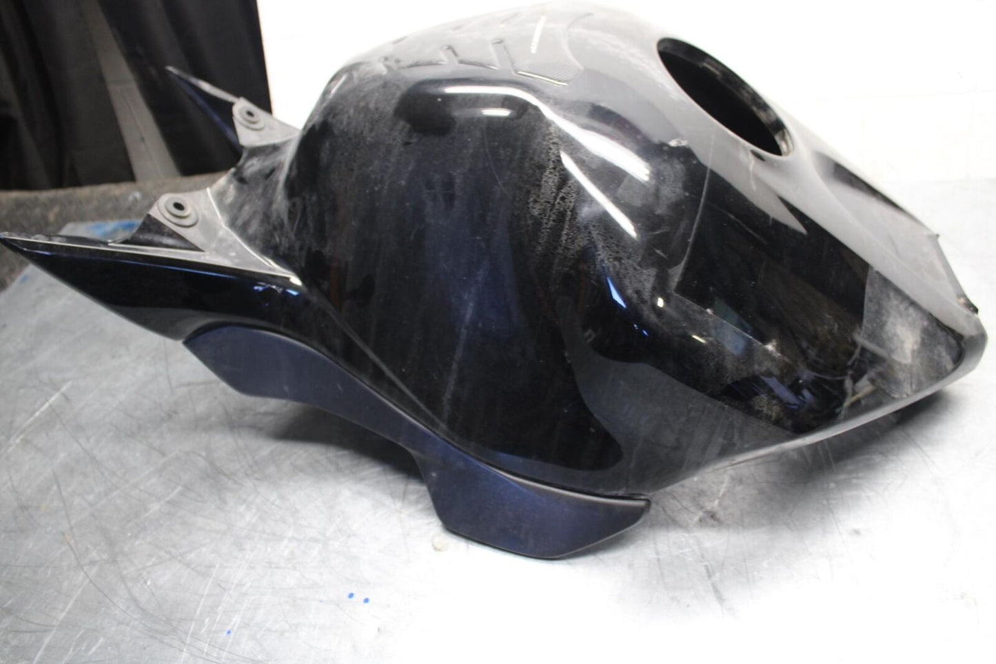 06-07 HONDA CBR1000RR GAS TANK FUEL CELL COVER FAIRING COWL BB464