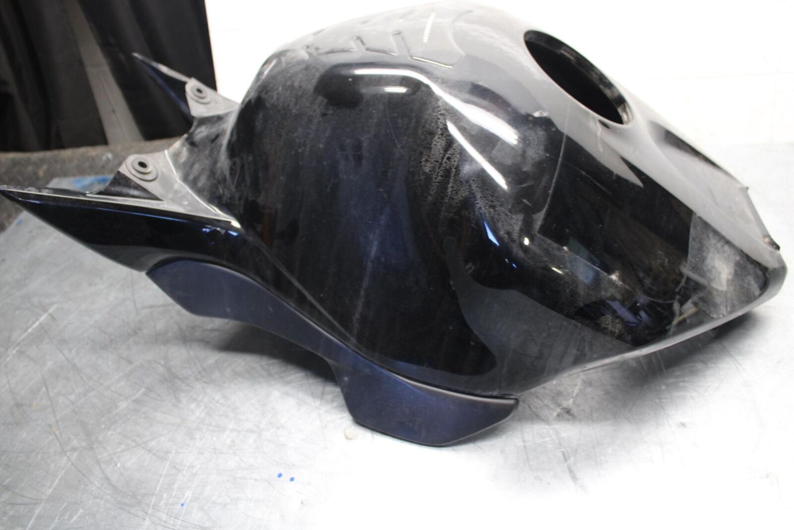 06-07 HONDA CBR1000RR GAS TANK FUEL CELL COVER FAIRING COWL BB464
