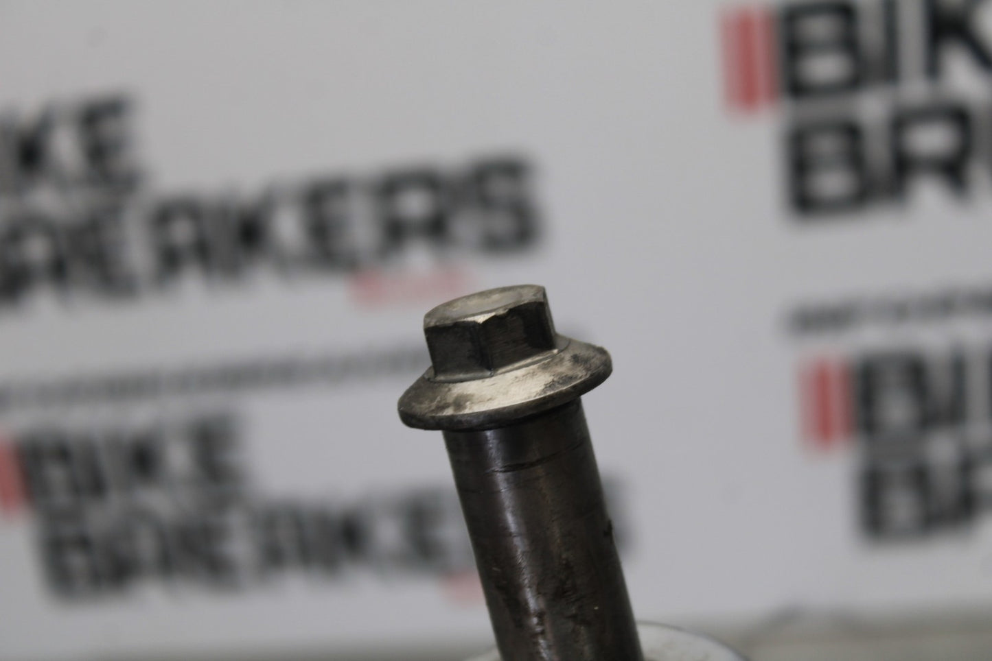 03-08 KAWASAKI VULCAN 1600 REAR AXLE BACK WHEEL RIM PIVOT BOLT AXEL BB196