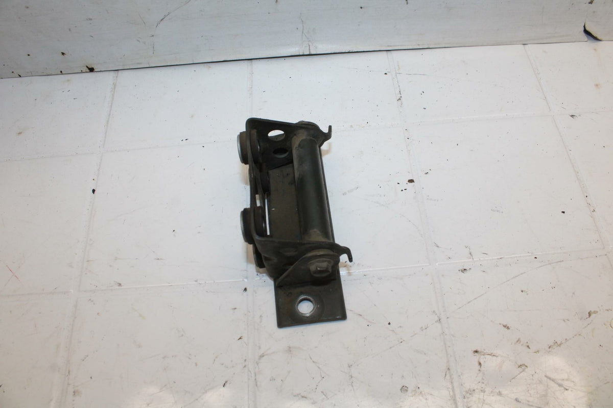 01-02 SUZUKI GSXR750 GAS TANK FUEL CELL PETROL RESERVOIR BRACKET MOUNT BB15