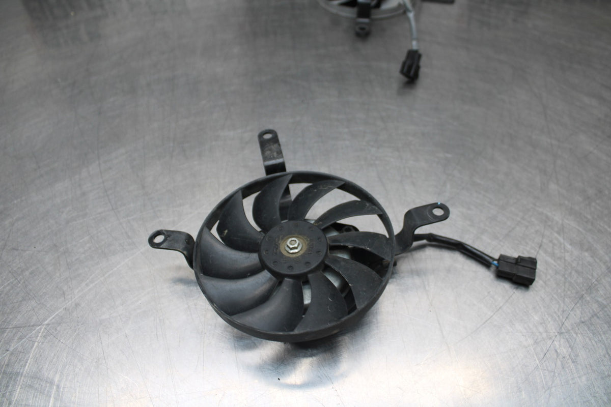 13 YAMAHA YZF R1 ENGINE RADIATOR COOLING FAN SET BB781