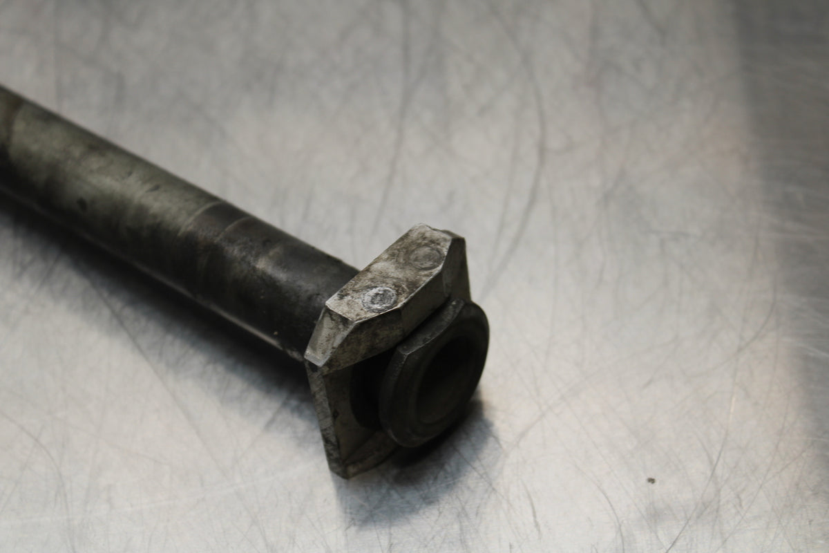01-03 SUZUKI GSXR600 REAR AXLE BACK WHEEL RIM PIVOT BOLT AXEL BB145