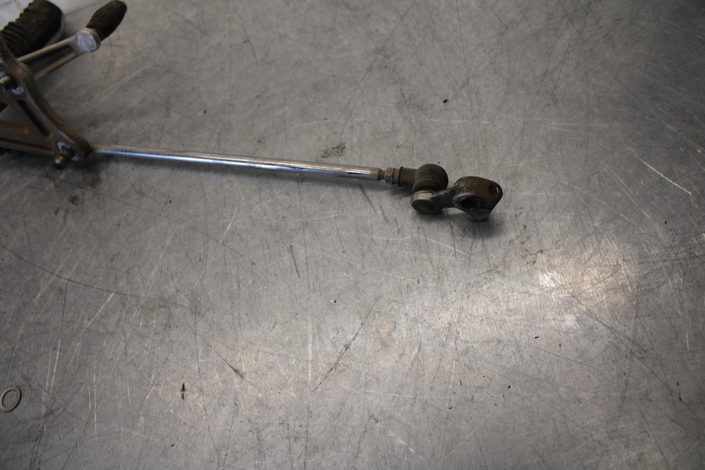 91-92 SUZUKI GSXR1100 GSXR 1100M LEFT REARSET REAR SET FOOT PEG W SHIFTER BB435