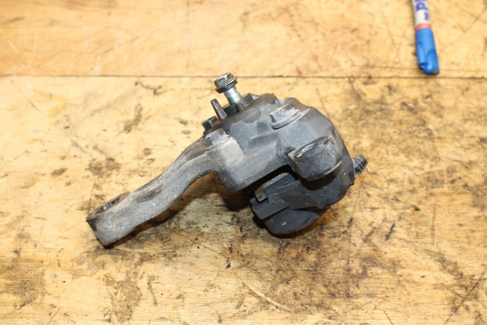 04-09 SUZUKI GS500F REAR BACK BRAKE CALIPER W MOUNT BRACKET BB335