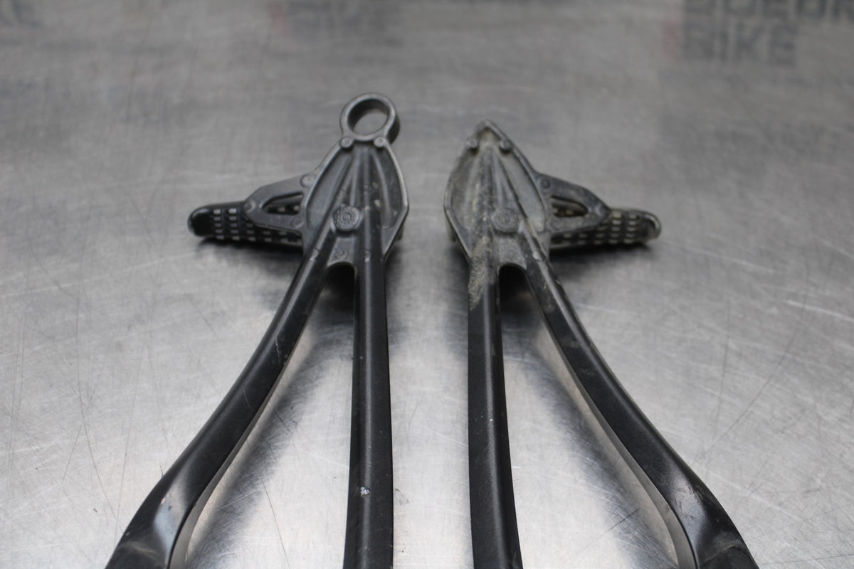 08 KAWASAKI NINJA ZX10R REAR BACK PASSENGER PEG SET PAIR BB201