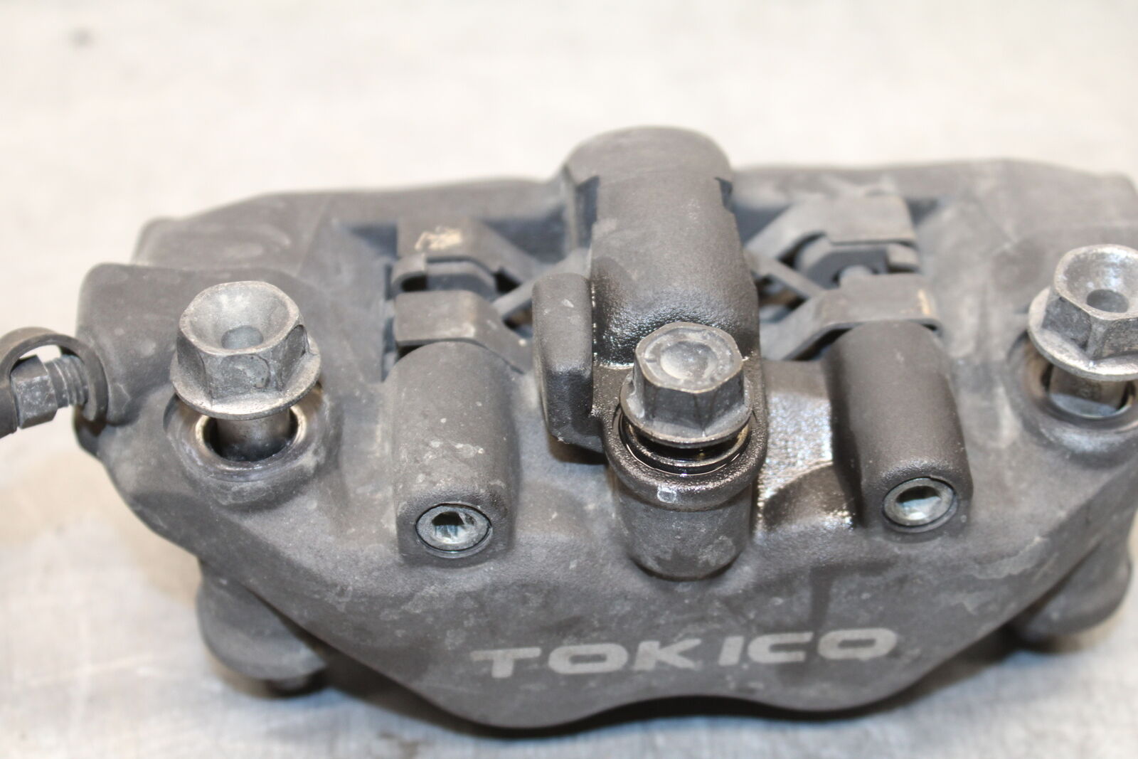 05-06 HONDA CBR600RR RIGHT LEFT FRONT BRAKE CALIPER SET PAIR CALIPERS BB727