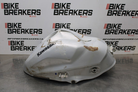 23-26 KAWASAKI NINJA ZX4RR GAS TANK FUEL CELL PETROL RESERVOIR BB872