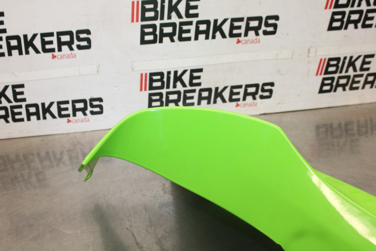 04-05 KAWASAKI NINJA ZX10R RIGHT FRONT UPPER MID SIDE FAIRING COWL PLASTIC BB931