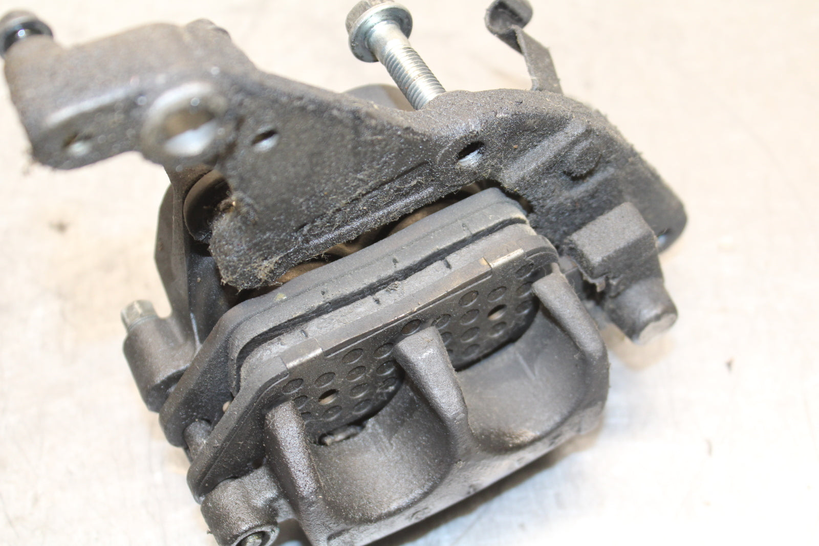 15-16 HONDA CB300F RIGHT FRONT BRAKE CALIPER BB740