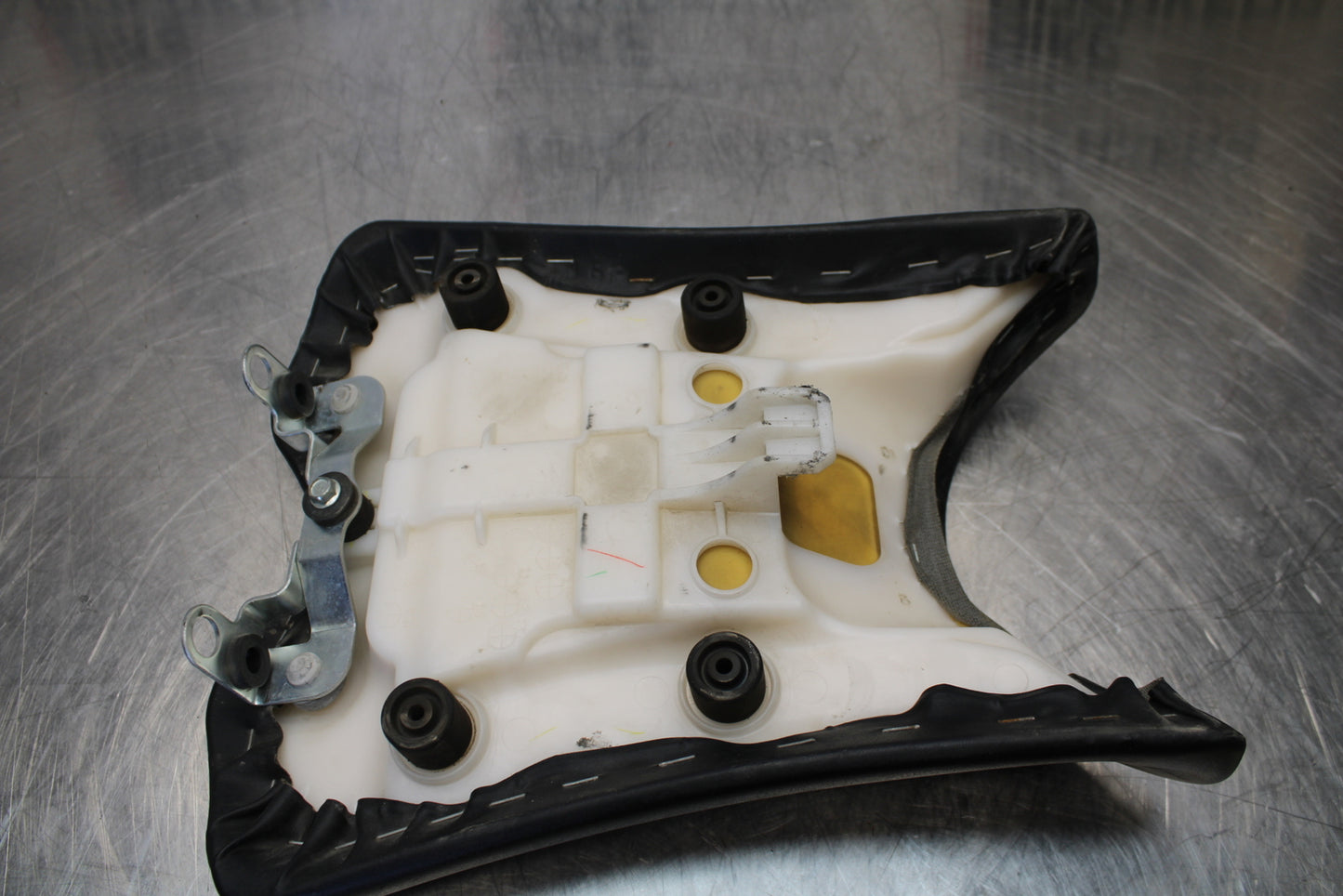 09-15 YAMAHA FZ6R FRONT DRIVERS SEAT PAD SADDLE PILLION BB161