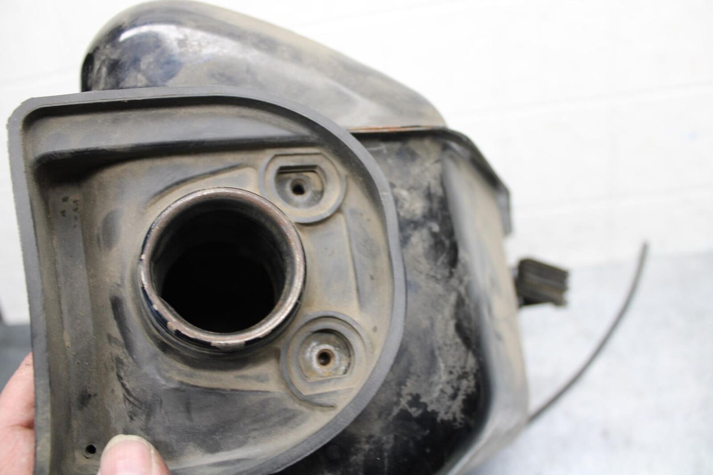 89-90 YAMAHA FZR600 GAS TANK FUEL CELL PETROL RESERVOIR 3HE-24110-10-00 BB76