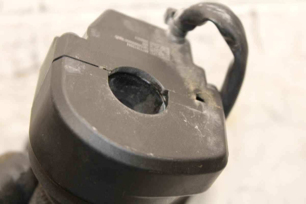19-20 KTM 790 DUKE 790 RIGHT THROTTLE GRIP BB570