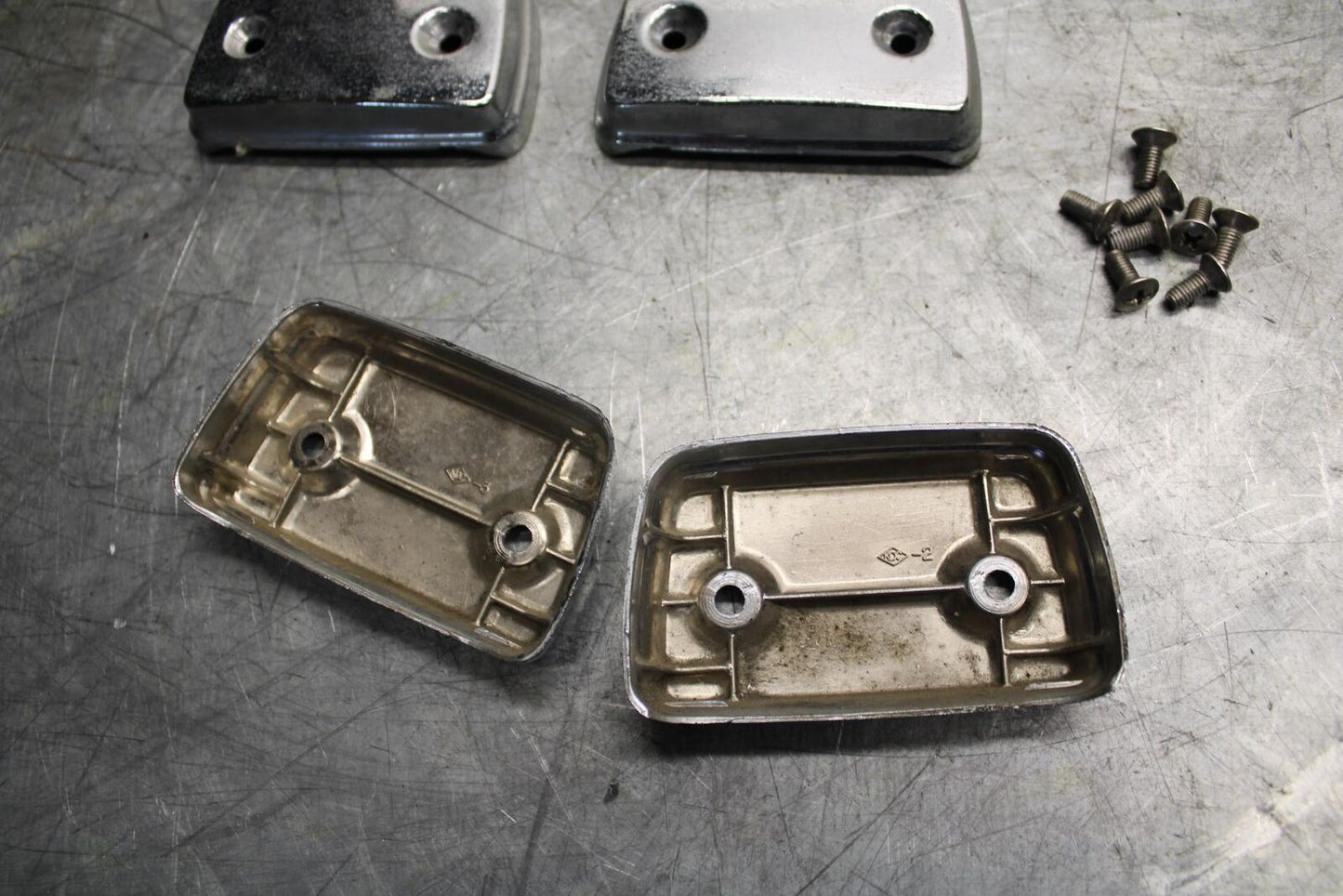 1982 Suzuki GS450L ENGINE CAM CAP COVER BB52