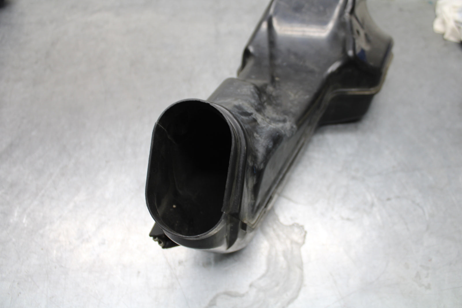 08-10 SUZUKI GSXR 600 RIGHT LEFT AIR INTAKE DUCTS BB132