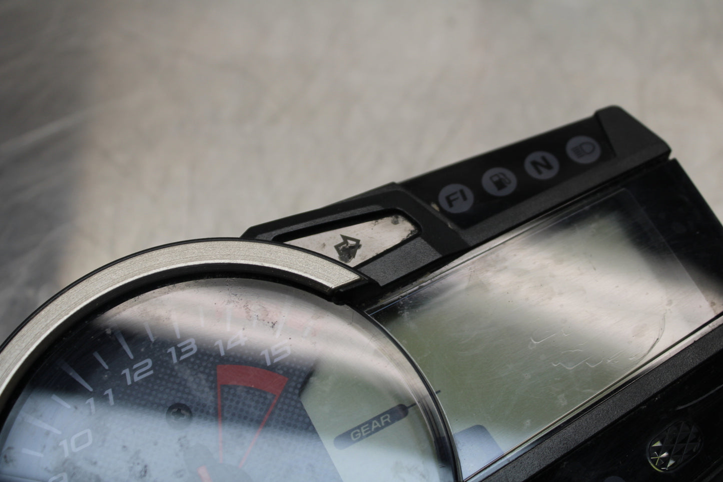 11 SUZUKI GSXR1000 SPEEDO TACH GAUGES CLUSTER SPEEDOMETER TACHOMETER BB142